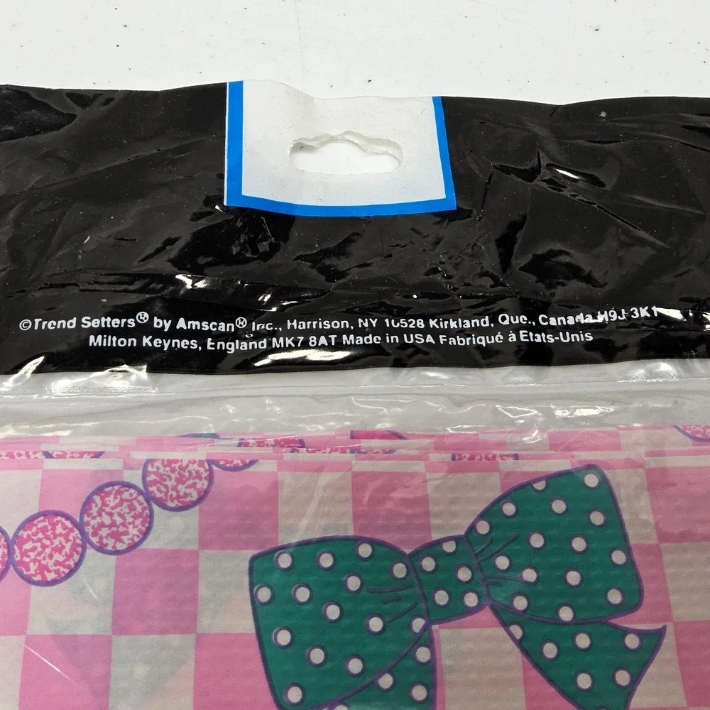 Trend Setters Makeup Party Supplies Set Kids Pink 90s Spa Theme Tablecovers Bags